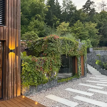 Hrdlicka Slapy Chalot *