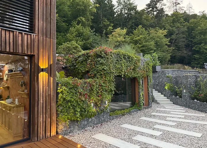 Hrdlicka Slapy Chalot *